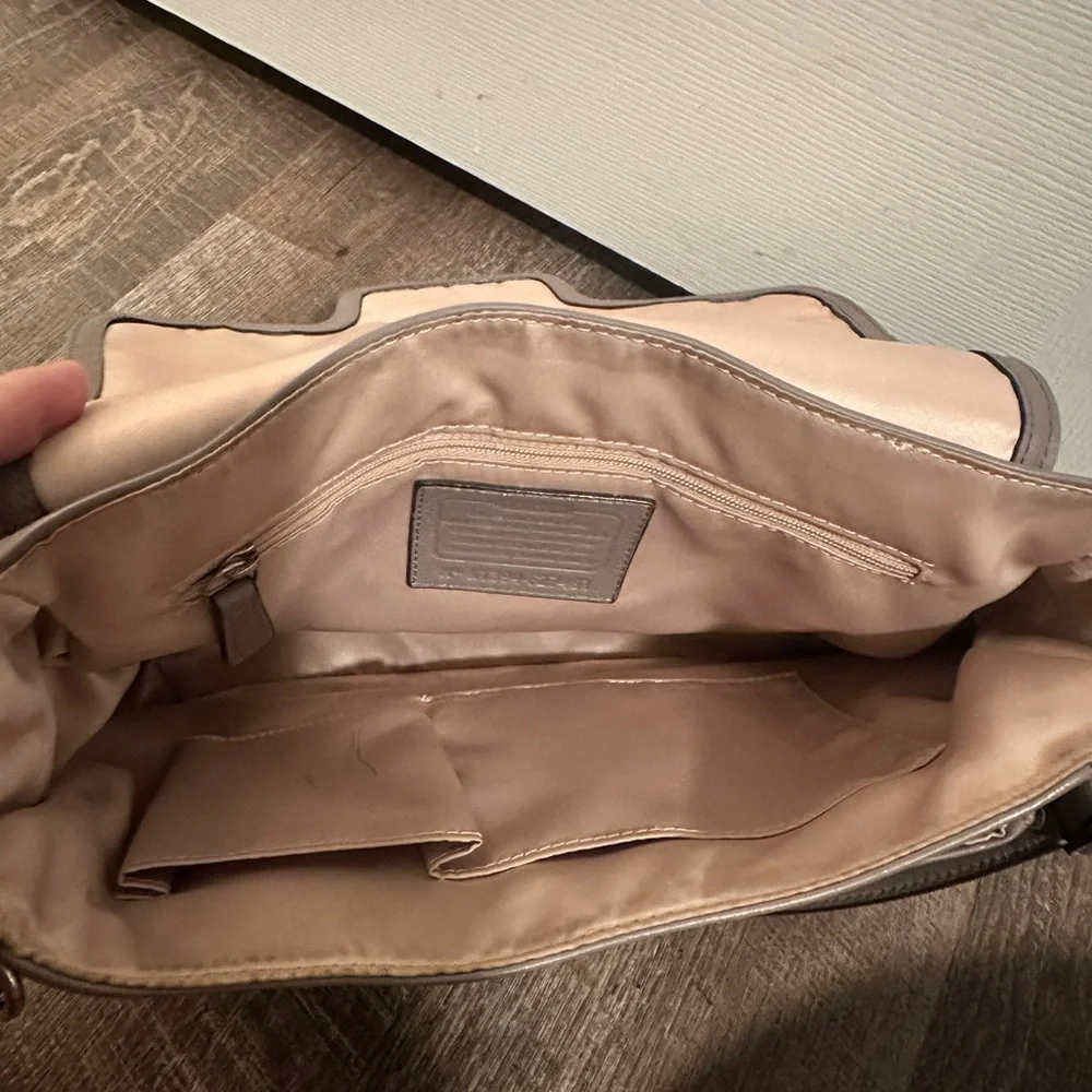 Vintage Coach Taylor Leather Crossbody Bag - Picture 3 of 9